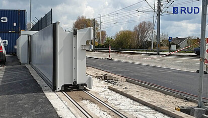 RUD TECDOS Antriebstechnik - Antriebslösung bei Flutschutztoren