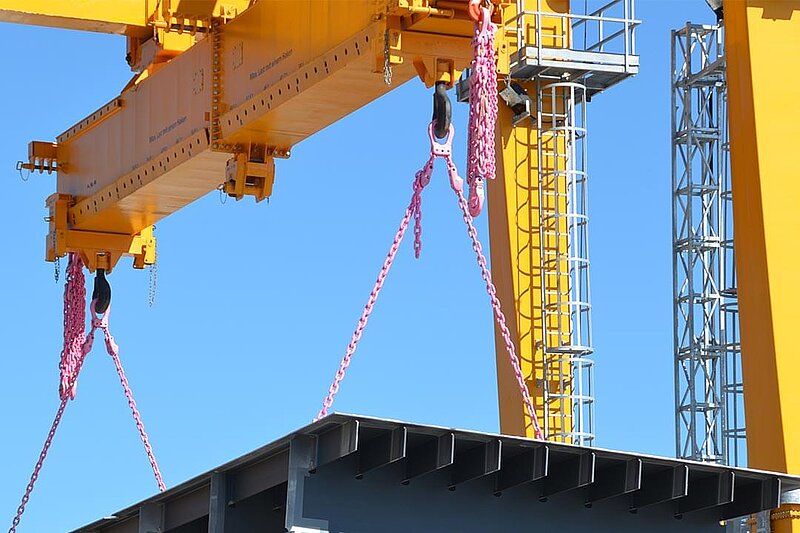 Hebevorgang mit einem Vier-Strang-Gehänge