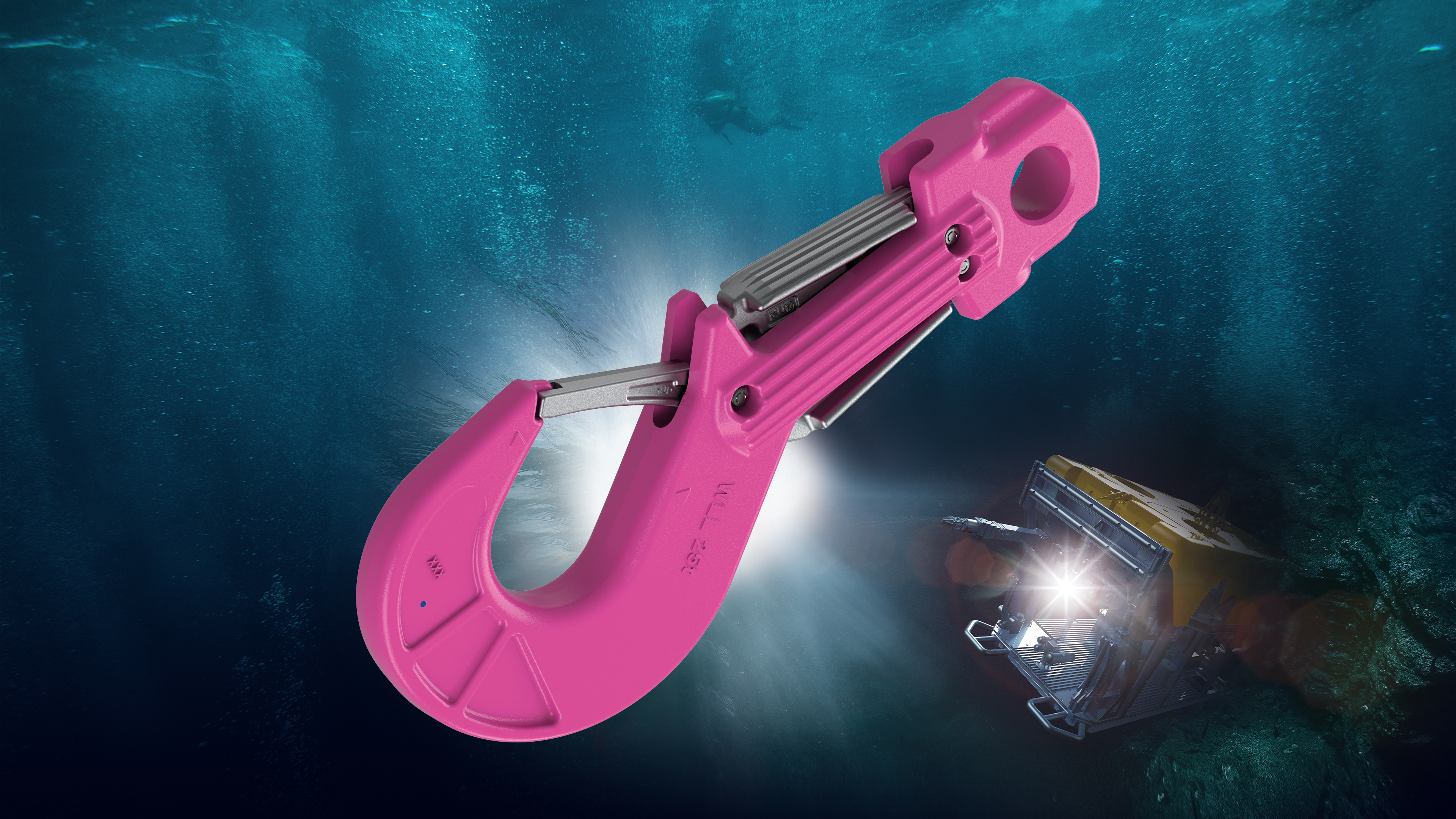 Der pinke RUD ROV-Haken unter Wasser, im Hintergrund ein ferngesteuertes Unterwasserfahrzeug (ROV) mit Scheinwerfer.