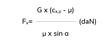 Formel zur Berechnung der benötigten Vorspannkraft (Fᵥ) beim Niederzurren in Dekanewton (daN): „Fᵥ = [G × (cₓ,ᵧ − μ)] / [μ × sin(α)]“ – die Gewichtskraft G multipliziert mit der Differenz aus dem Beschleunigungsbeiwert cₓ,ᵧ und dem Reibwert μ, geteilt durch das Produkt aus Reibwert μ und Sinus des Neigungswinkels α.